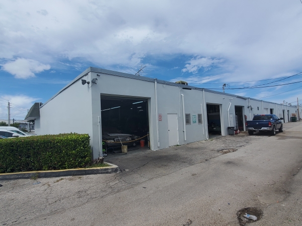 Listing Image #4 - Business for sale at 400 NE 27th St, Pompano Beach FL 33064