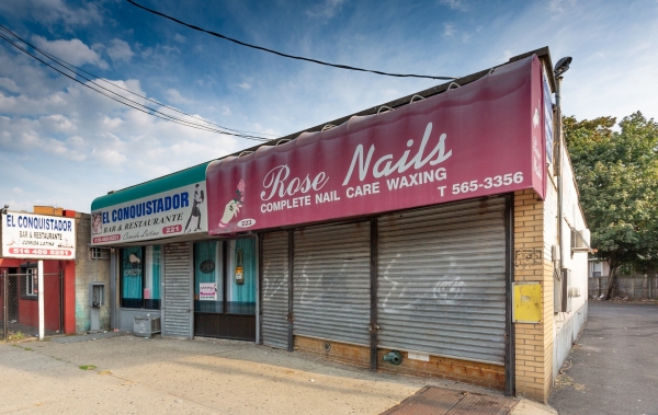 Listing Image #1 - Retail for sale at 221-223 Greenwich St, Hempstead NY 11550