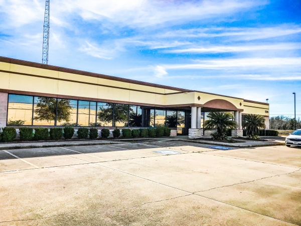 Listing Image #1 - Office for sale at 5225 Emmett F Lowry Expressway, Texas City TX 77591