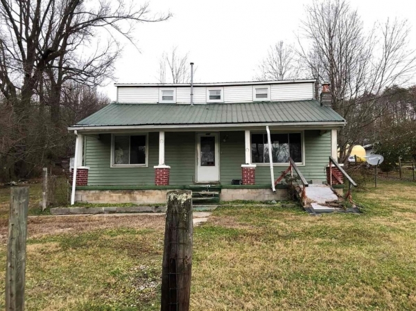 Listing Image #1 - Multi-family for sale at 198 Rowland Lane, Clay City KY 40312