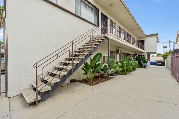 Listing Image #10 - Multi-family for sale at 4408 Russell Ave, Los Feliz CA 90027 Listing Image #10 - Multi-family for sale at 4408 Russell Ave, Los Feliz CA 90027