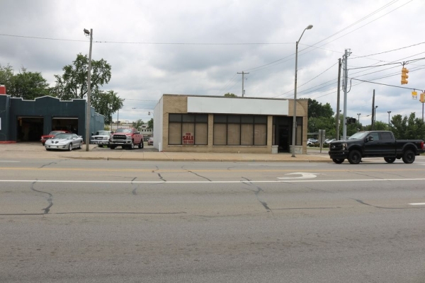 Listing Image #1 - Retail for sale at 1001 E Michigan Ave, Jackson MI 49201