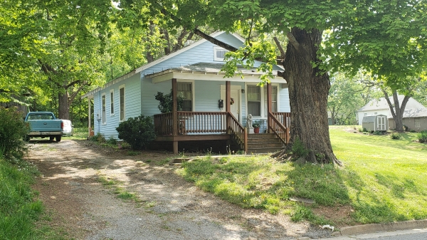 Listing Image #1 - Multi-family for sale at 721 E Second St, Farmville VA 23901