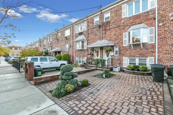 Listing Image #3 - Multi-family for sale at 69-25 61 Road, Middle Village NY 11379 Listing Image #3 - Multi-family for sale at 69-25 61 Road, Middle Village NY 11379