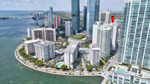 Listing Image #4 - Retail for sale at 170 SE 14th Street, CU-2, Miami FL 33131