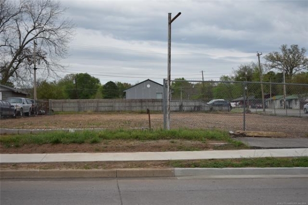 Listing Image #2 - Industrial for sale at 301 N Cedar Avenue, Tahlequah OK 74464