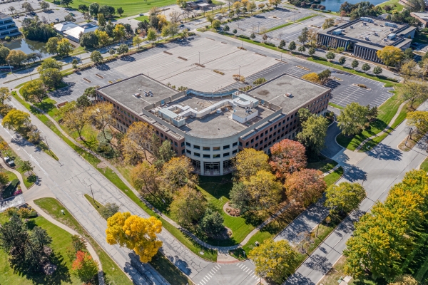 Listing Image #1 - Office for sale at 215 W Diehl Road, Naperville IL 60563