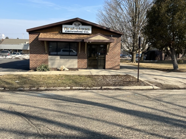 Listing Image #1 - Retail for sale at 115 Linden St, Big Rapids MI 49307 Listing Image #1 - Retail for sale at 115 Linden St, Big Rapids MI 49307