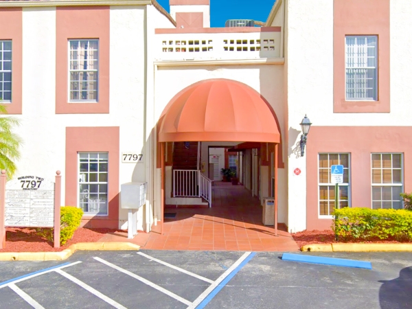 Listing Image #1 - Office for sale at 7797 N University Dr #207, Tamarac FL 33321