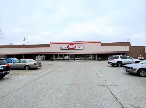 Listing Image #2 - Retail for sale at 605 E Southline Rd, Tuscola IL 61953