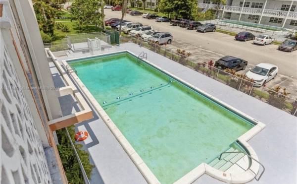 Listing Image #2 - Multi-family for sale at 1430 NE 170 St, North Miami Beach FL 33162