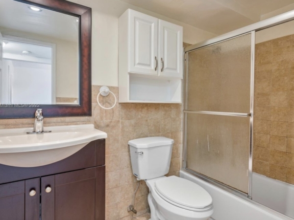 Listing Image #5 - Multi-family for sale at 1430 NE 170 St, North Miami Beach FL 33162