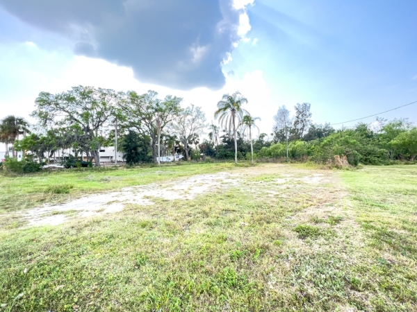 Listing Image #1 - Land for sale at 602 US Hwy 41, Ruskin FL 33570