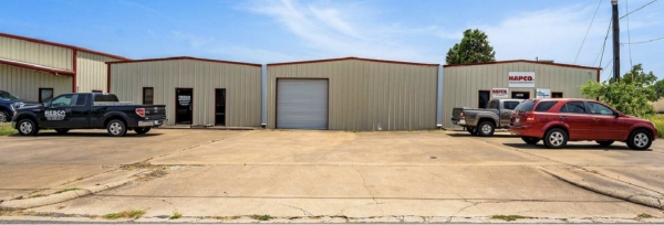 Listing Image #2 - Industrial for sale at 405 & 407 Milton St, Hewitt TX 76643