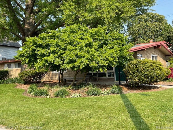 Listing Image #2 - Others for sale at 130 WASHINGTON ST, MarineCity MI 48039