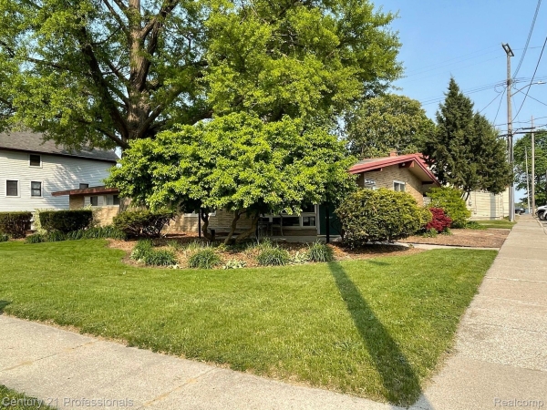 Listing Image #3 - Others for sale at 130 WASHINGTON ST, MarineCity MI 48039