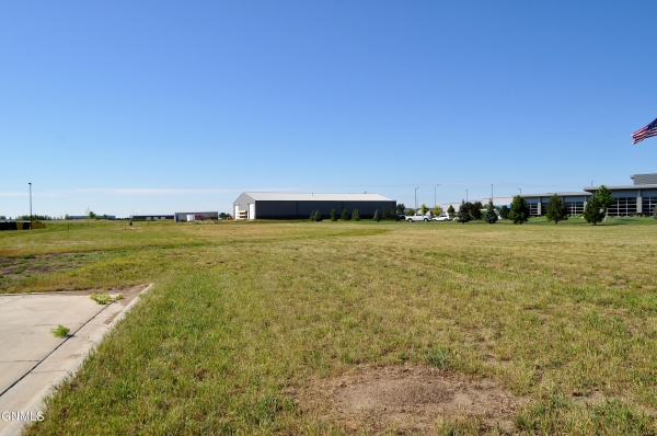 Listing Image #2 - Industrial for sale at 3101 Rock Island - B Place, Bismarck ND 58504