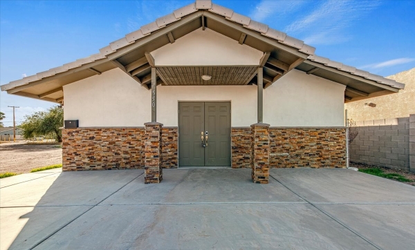 Listing Image #1 - Office for sale at 550 N Center Street, Mesa AZ 85201