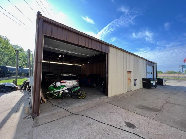 Listing Image #1 - Industrial for sale at 817 Tri View Ave, Sioux City IA 51103
