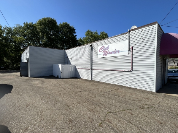 Listing Image #2 - Retail for sale at 988 W. Bowery Street, Akron OH 44307
