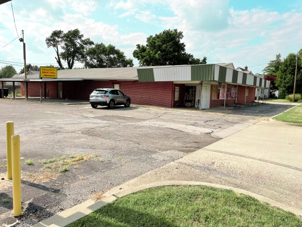 Listing Image #1 - Retail for sale at 211 S Mine Street, Sandoval IL 62882