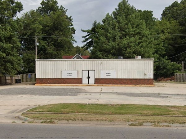 Listing Image #1 - Retail for sale at 308 East Marshall Street, Charleston MO 63834