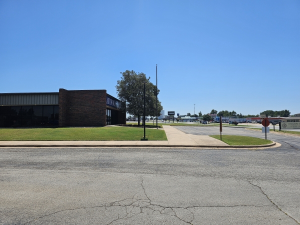 Listing Image #3 - Office for sale at 1726 N Green Avenue, Purcell OK 73080
