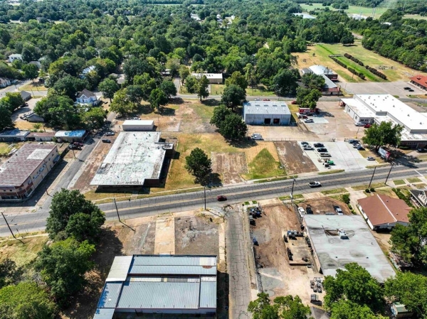 Listing Image #2 - Others for sale at 811 Bonham St, Paris TX 75460