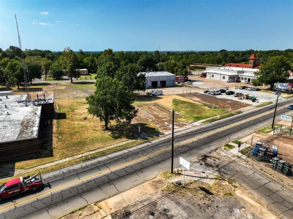 Listing Image #3 - Others for sale at 811 Bonham St, Paris TX 75460