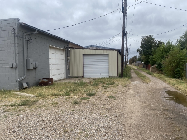 Listing Image #3 - Office for sale at 1921 - 1925 N Hobart, Pampa TX 79065