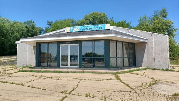 Listing Image #1 - Retail for sale at 1630 Camanche Ave, Clinton IA 52732