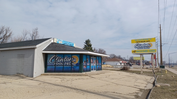 Listing Image #2 - Retail for sale at 1630 Camanche Ave, Clinton IA 52732