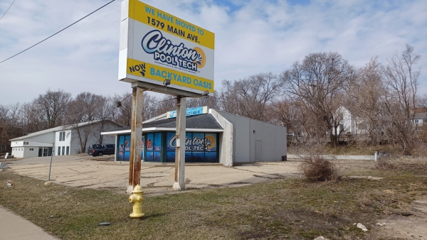 Listing Image #3 - Retail for sale at 1630 Camanche Ave, Clinton IA 52732
