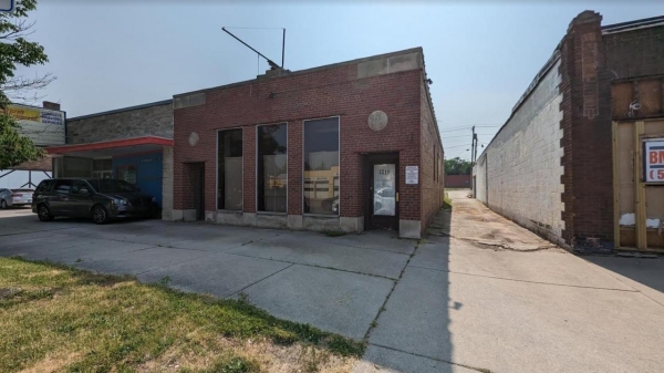 Listing Image #1 - Retail for sale at 2211 S Michigan Street, South Bend IN 46613