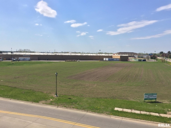 Listing Image #2 - Others for sale at 2439 Valley Way Court, Clinton IA 52732