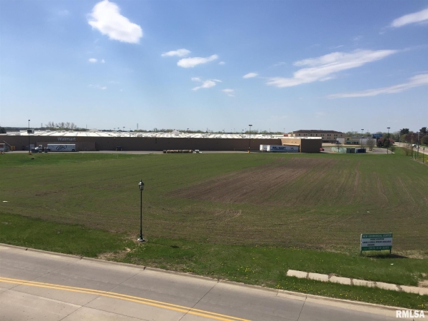 Listing Image #3 - Others for sale at 2439 Valley Way Court, Clinton IA 52732