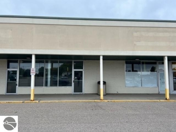 Listing Image #1 - Retail for sale at 1600 Wright Avenue, Alma MI 48801