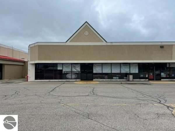 Listing Image #1 - Retail for sale at 1636 Wright Avenue, Alma MI 48801