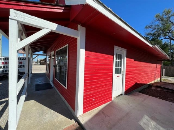 Listing Image #3 - Retail for sale at 1040 N Osage Avenue, Dewey OK 74029