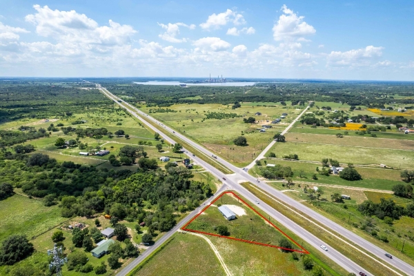 Listing Image #1 - Others for sale at 51 County Road 150, San Antonio TX 78223
