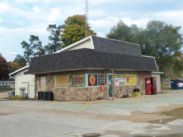 Listing Image #1 - Retail for sale at 811 E GREEN BAY Street, SHAWANO WI 54166