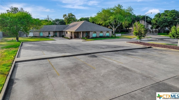 Listing Image #2 - Industrial for sale at 111 Professional Park Drive, Victoria TX 77904