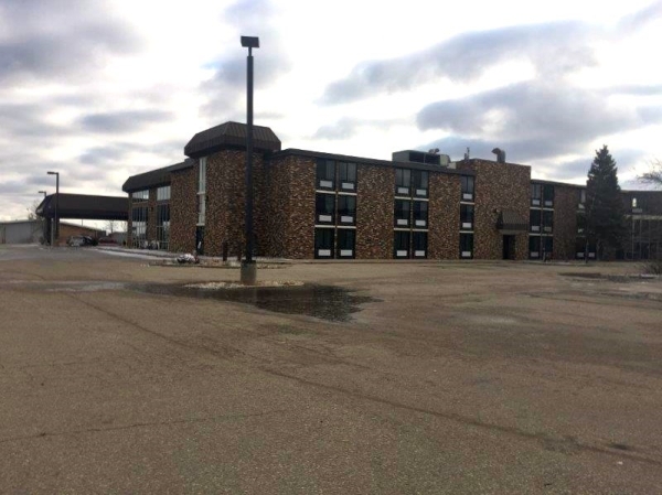 Listing Image #1 - Hotel for sale at 2315 N Broadway, Minot ND 58703