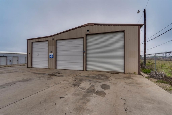 Listing Image #2 - Industrial for sale at 108 W Gillum Street, Grandview TX 76050
