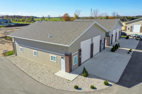 Listing Image #1 - Retail for sale at 701 MILLENNIUM Court 25, DE PERE WI 54115