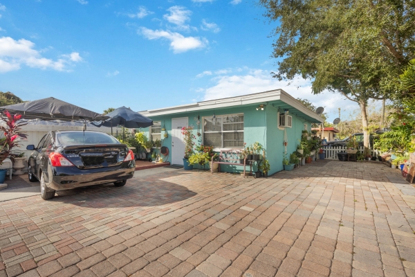 Listing Image #1 - Multi-family for sale at 3812 Butler Ave, Sarasota FL 34234