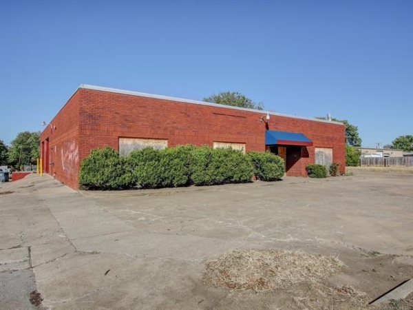 Listing Image #1 - Retail for sale at 3207 E Admiral Place, Tulsa OK 74110