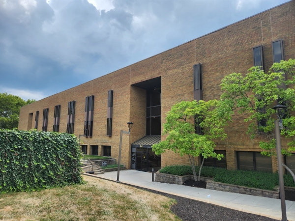 Listing Image #2 - Office for sale at 941 Chatham Lane, Columbus OH 43221