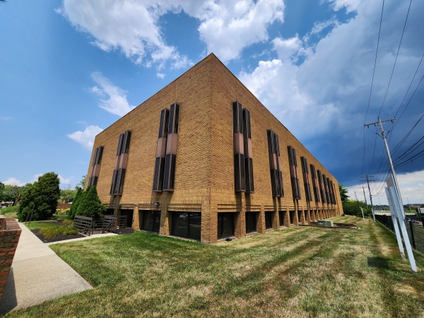 Listing Image #3 - Office for sale at 941 Chatham Lane, Columbus OH 43221