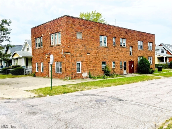 Listing Image #2 - Multi-family for sale at 3690 E 139th Street, Cleveland OH 44120